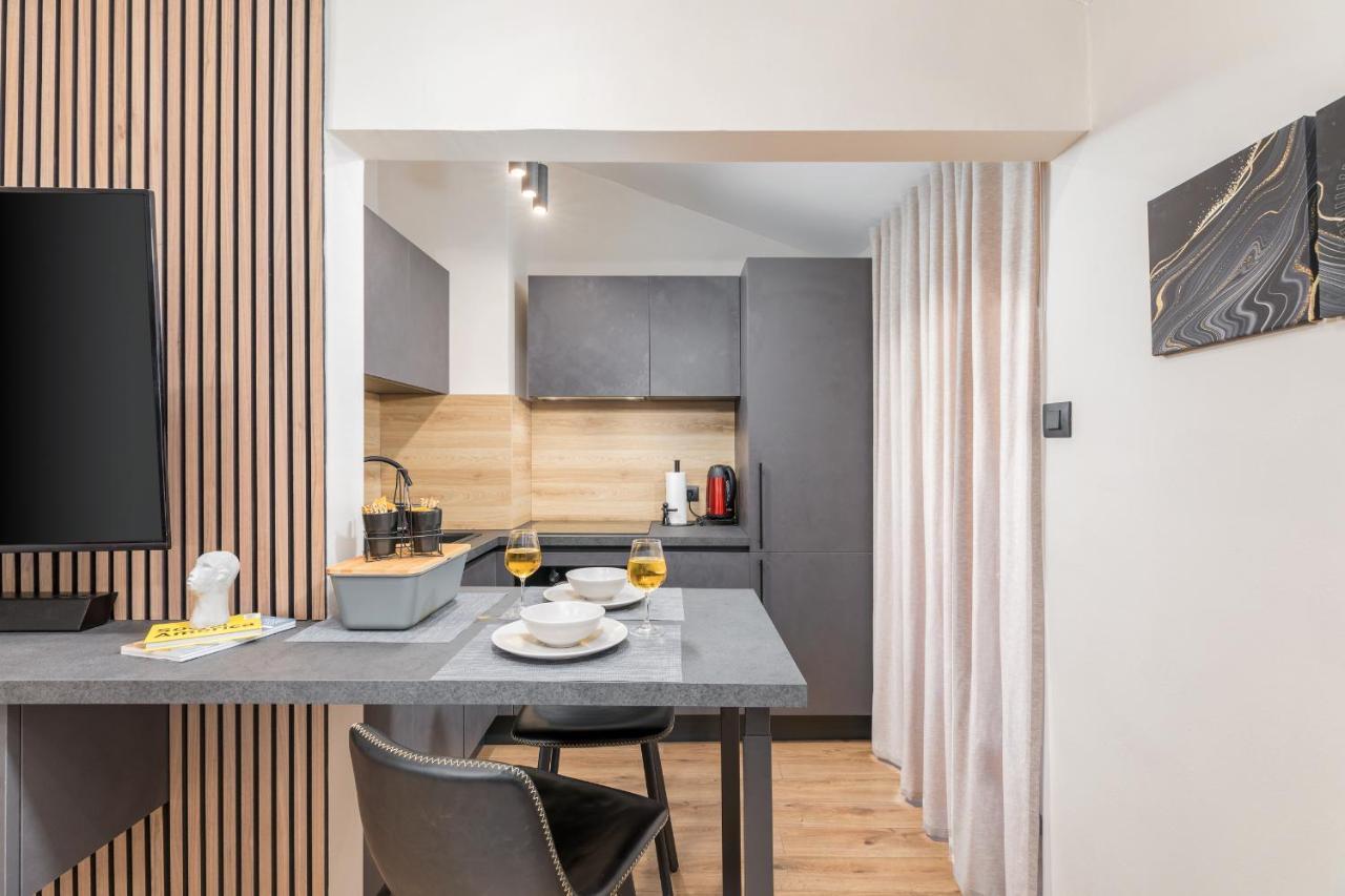 Modern & Warm Near Arena