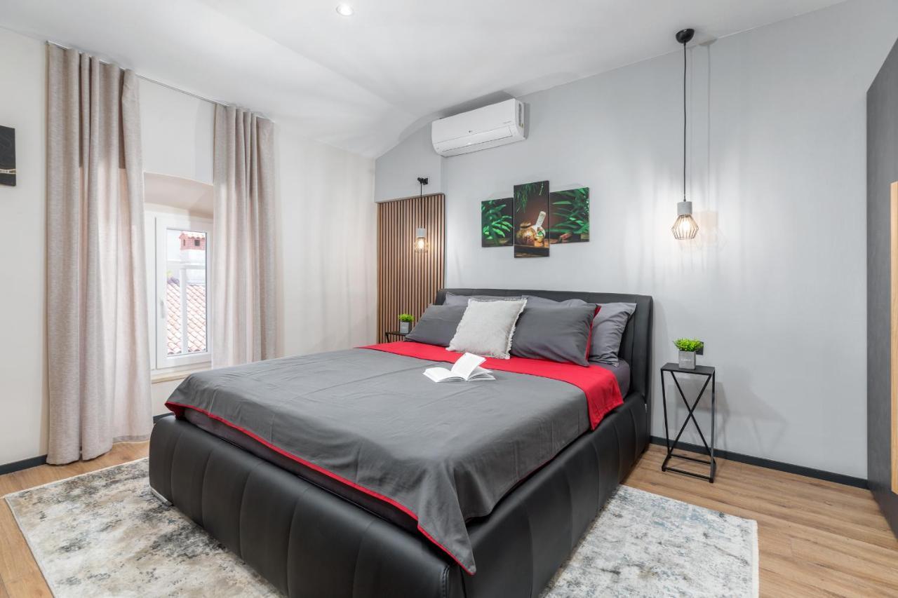 Modern & Warm Near Arena Apartment Pula